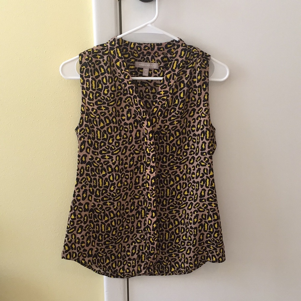 Banana Republic sleeveless blouse 2P